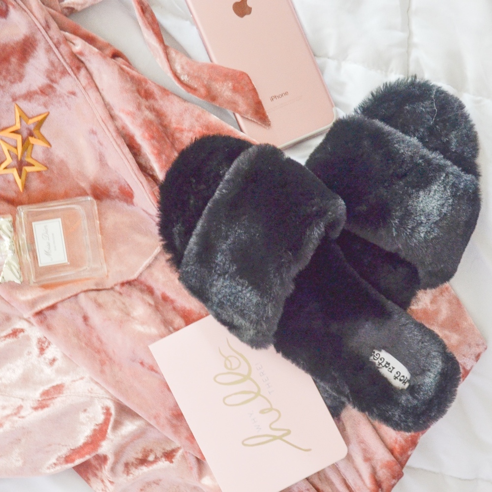 Fuzzy black slippers/slides